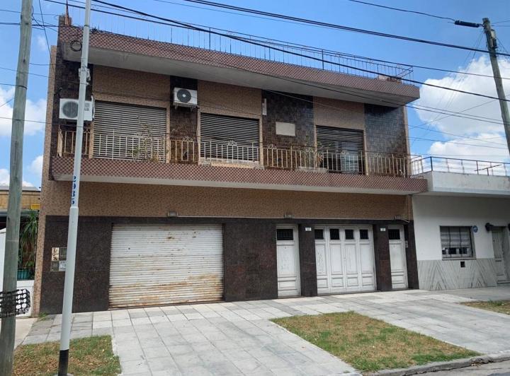 Casa · 290m² · 6 Ambientes · 5 Cocheras