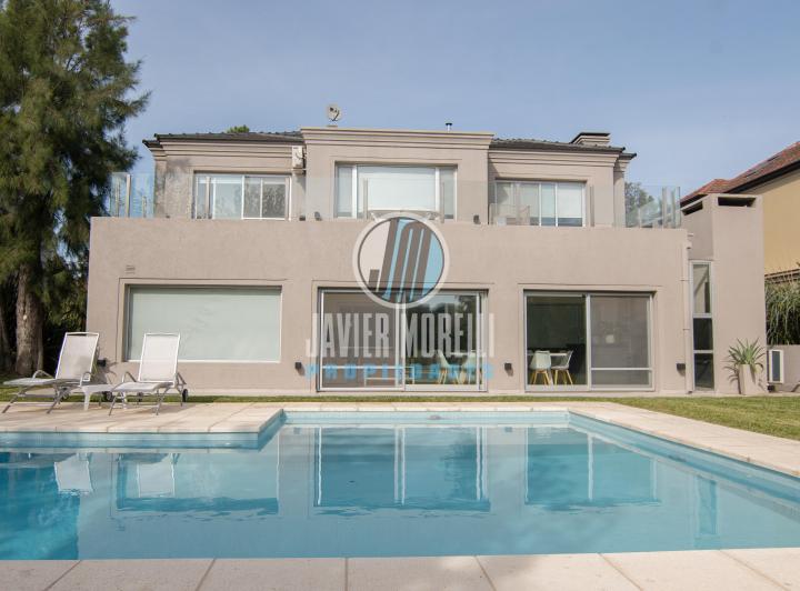 Casa · 345m² · 5 Ambientes · 1 Cochera