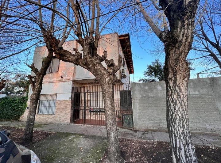 Casa · 150m² · 5 Ambientes · 4 Cocheras