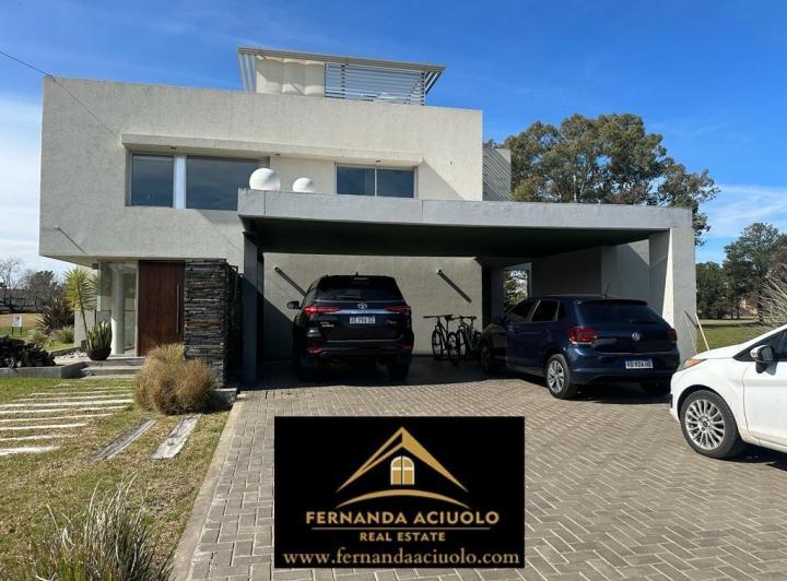 Casa · 375m² · 6 Ambientes · 2 Cocheras