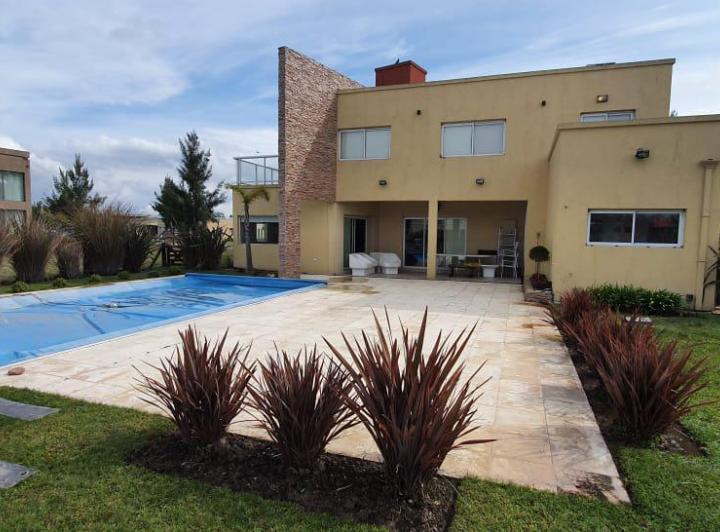 Casa · 340m² · 5 Ambientes · 5 Cocheras