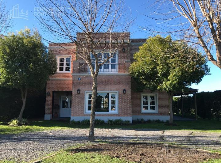 Casa · 291m² · 5 Ambientes · 1 Cochera