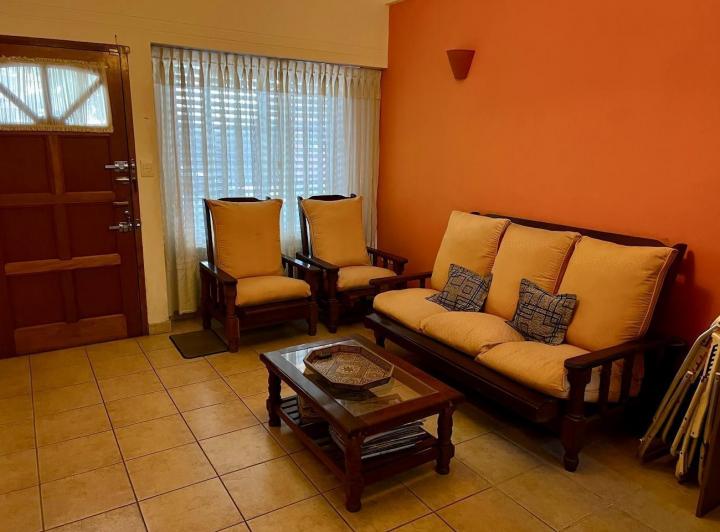Casa · 300m² · 7 Ambientes · 1 Cochera