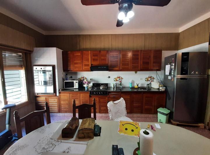 Casa · 170m² · 6 Ambientes · 1 Cochera