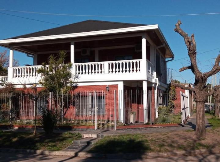 Casa · 180m² · 7 Ambientes