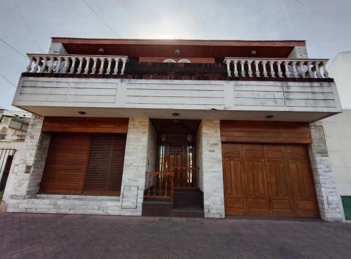 Casa · 412m² · 5 Ambientes · 2 Cocheras