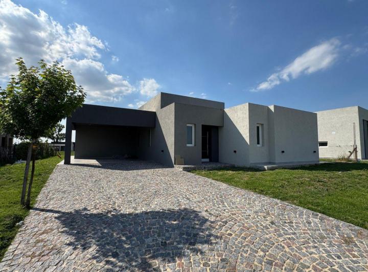 Casa · 170m² · 5 Ambientes · 1 Cochera