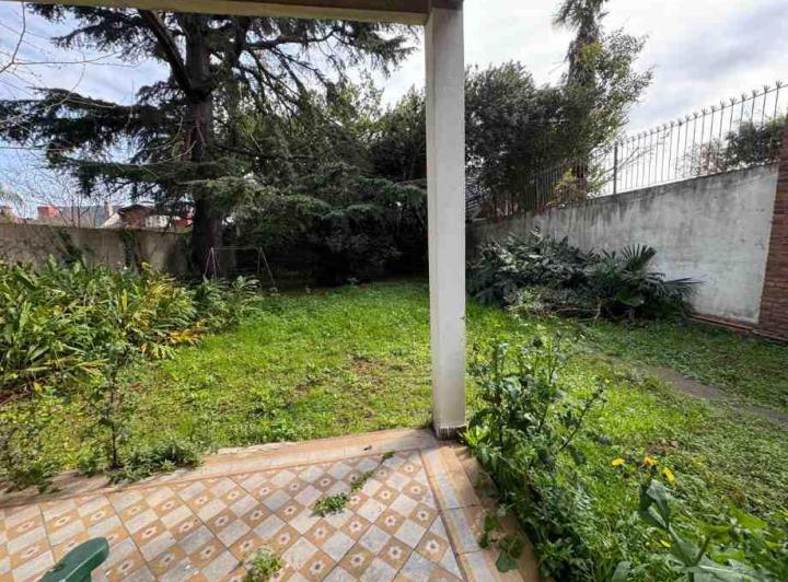 Casa · 240m² · 5 Ambientes · 1 Cochera
