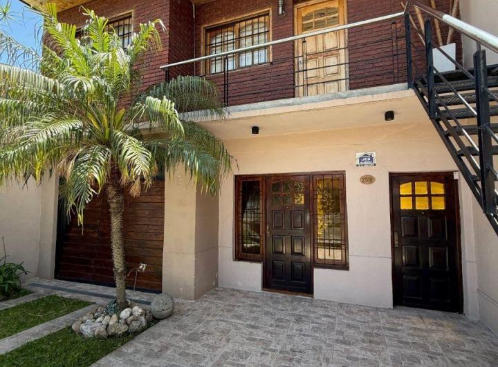 Casa · 155m² · 5 Ambientes · 2 Cocheras
