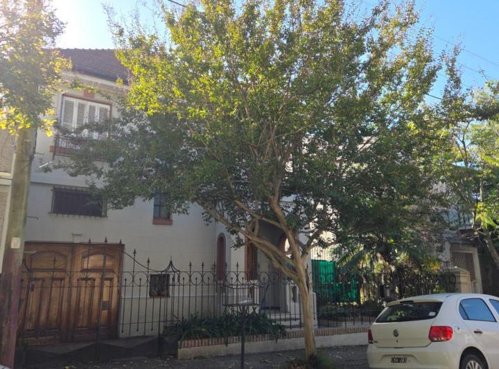 Casa · 230m² · 5 Ambientes · 1 Cochera