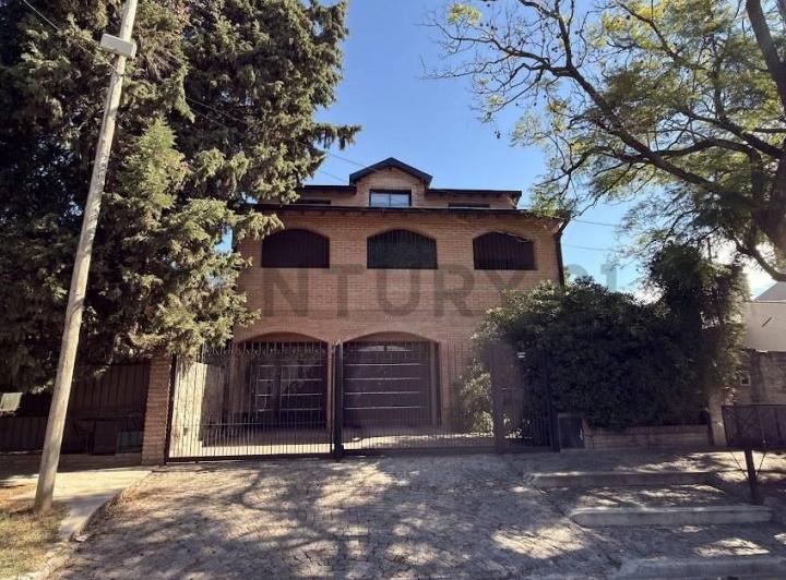 Casa · 279m² · 8 Ambientes