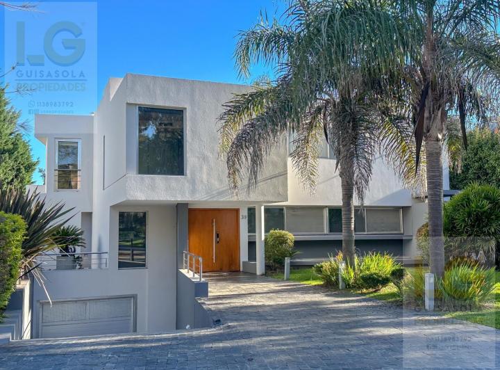 Casa · 570m² · 7 Ambientes · 14 Cocheras