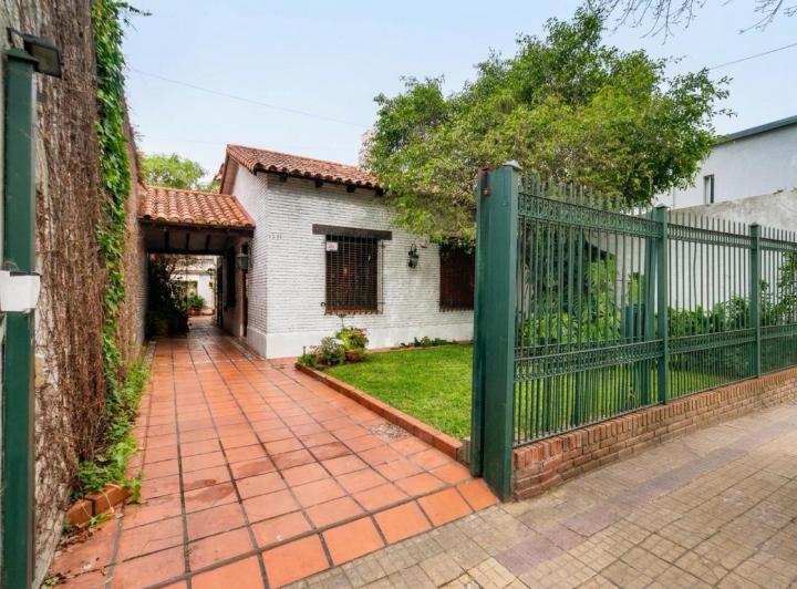 Casa · 210m² · 6 Ambientes · 1 Cochera