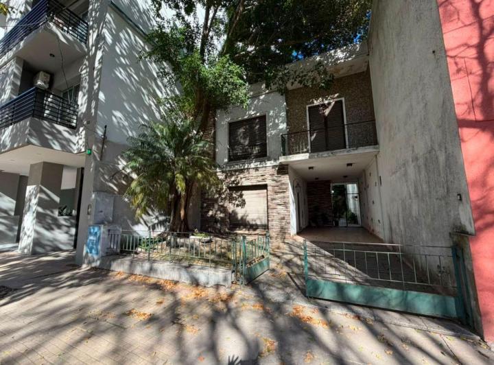 Casa · 185m² · 5 Ambientes · 2 Cocheras