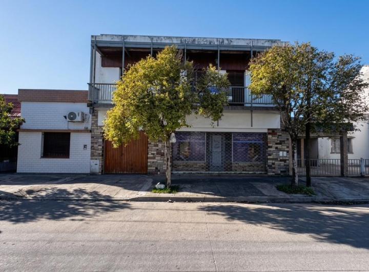 Casa · 302m² · 5 Ambientes · 2 Cocheras