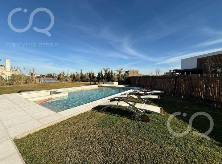 Casa · 350m² · 6 Ambientes · 2 Cocheras