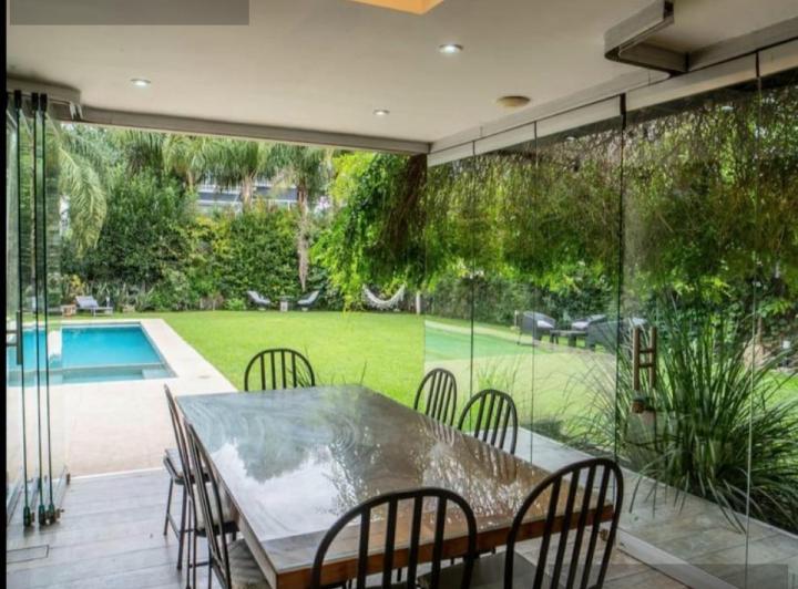 Casa · 812m² · 6 Ambientes · 3 Cocheras