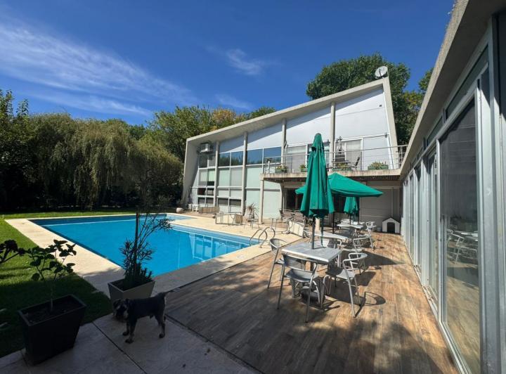 Casa · 388m² · 8 Ambientes