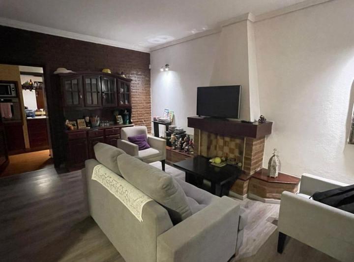Casa · 230m² · 6 Ambientes · 1 Cochera