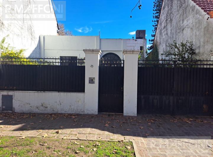 Casa · 220m² · 7 Ambientes · 2 Cocheras