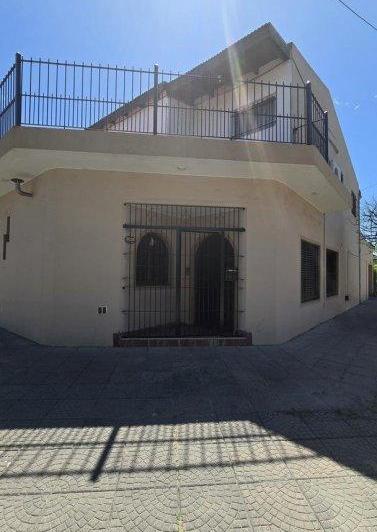 Casa · 170m² · 6 Ambientes · 2 Cocheras