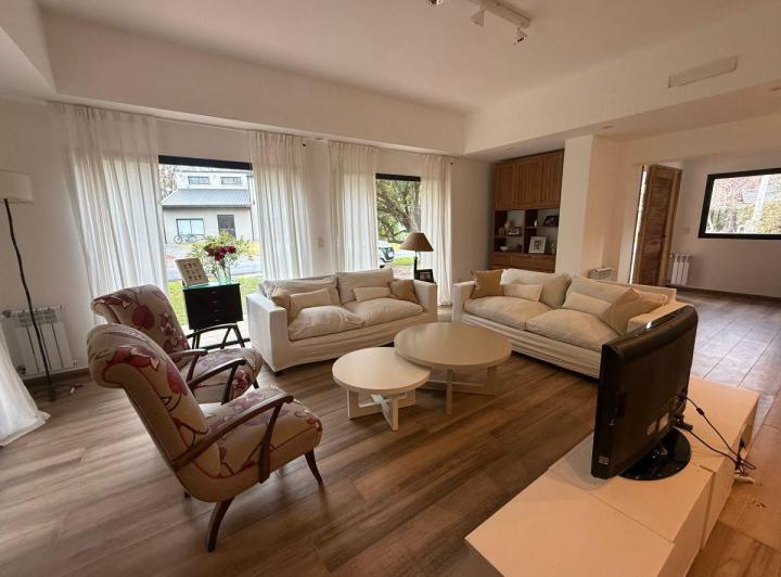 Casa · 160m² · 6 Ambientes