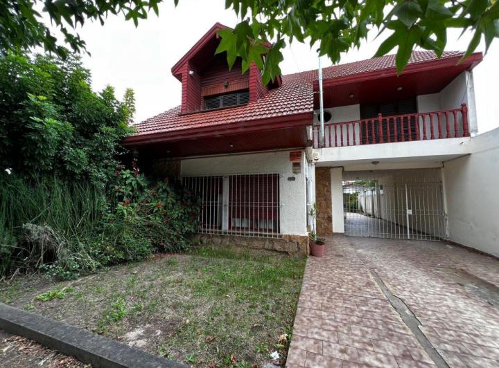 Casa · 164m² · 5 Ambientes · 2 Cocheras