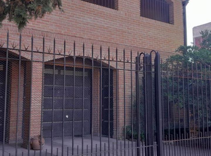 Casa · 279m² · 5 Ambientes · 2 Cocheras