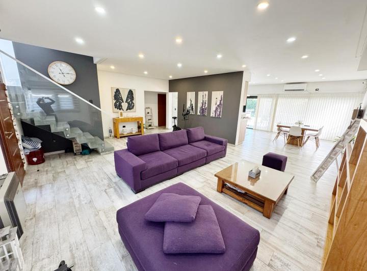 Casa · 280m² · 5 Ambientes · 6 Cocheras