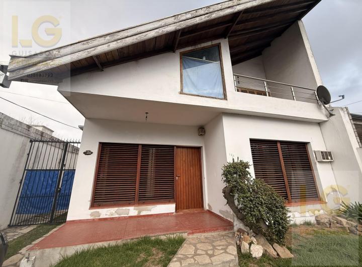 Casa · 450m² · 6 Ambientes · 3 Cocheras