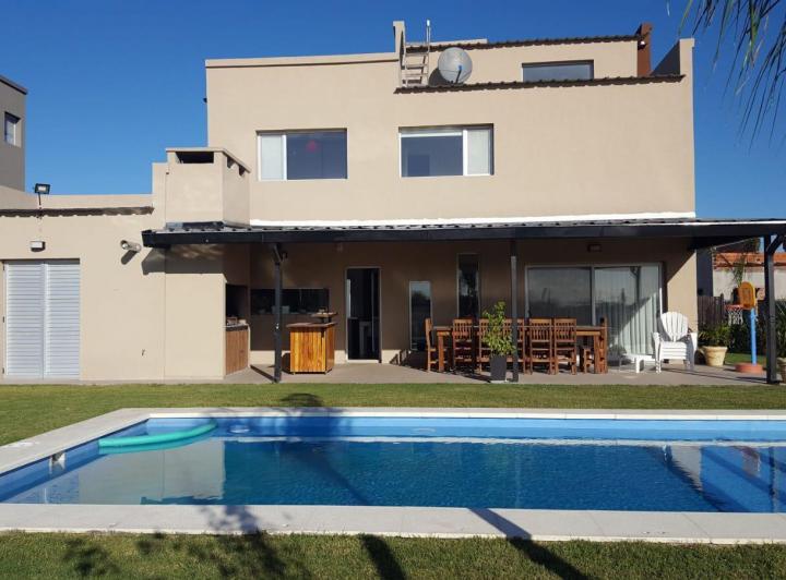 Casa · 202m² · 5 Ambientes · 3 Cocheras