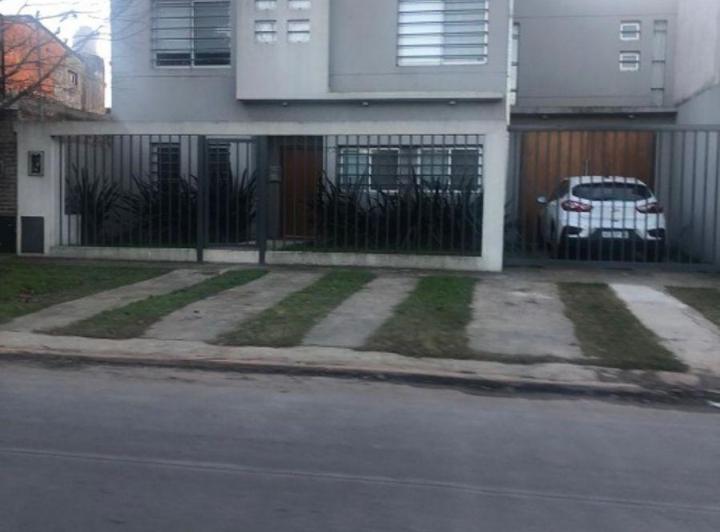 Casa · 180m² · 5 Ambientes · 1 Cochera