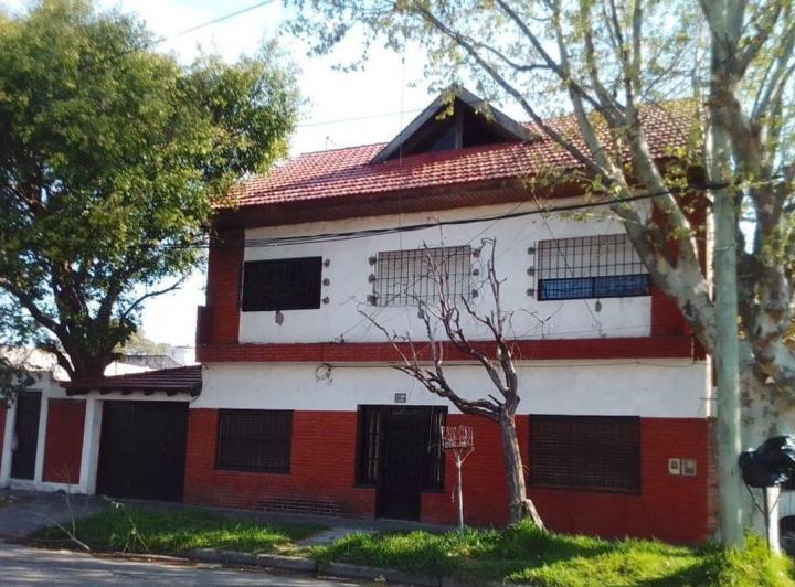 Casa · 198m² · 6 Ambientes · 1 Cochera