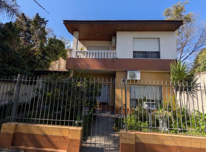 Casa · 180m² · 6 Ambientes · 1 Cochera