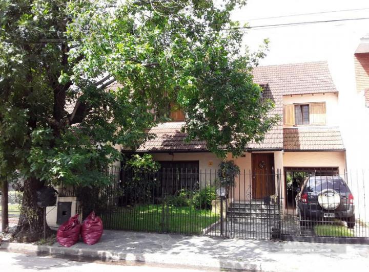 Casa · 270m² · 4 Dormitorios · 3 Cocheras