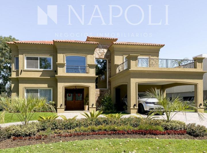 Casa · 360m² · 5 Ambientes · 2 Cocheras