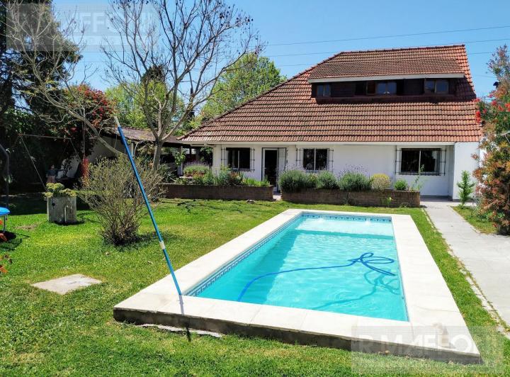 Casa · 262m² · 7 Ambientes · 2 Cocheras
