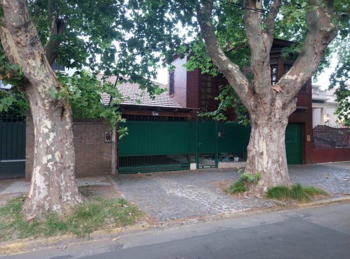Casa · 211m² · 6 Ambientes · 2 Cocheras