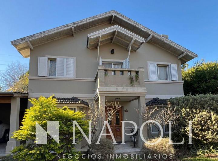 Casa · 240m² · 6 Ambientes