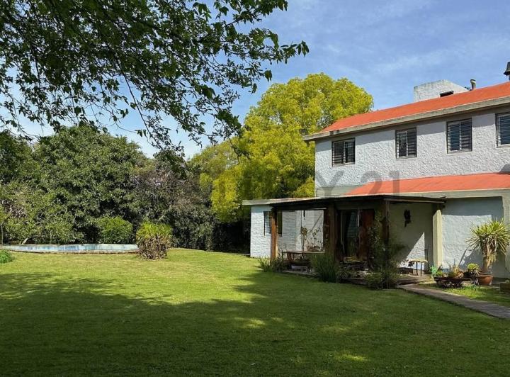 Casa · 326m² · 7 Ambientes · 2 Cocheras