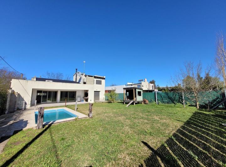 Casa · 140m² · 5 Ambientes · 2 Cocheras