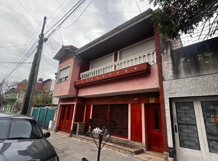 Casa · 250m² · 6 Ambientes · 1 Cochera