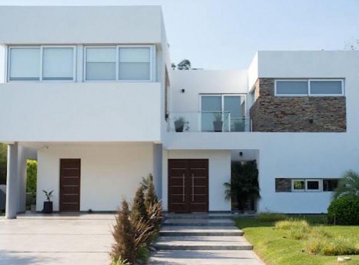 Casa · 850m² · 5 Dormitorios