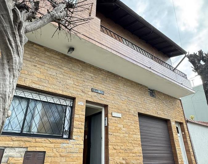 Casa · 270m² · 8 Ambientes · 1 Cochera