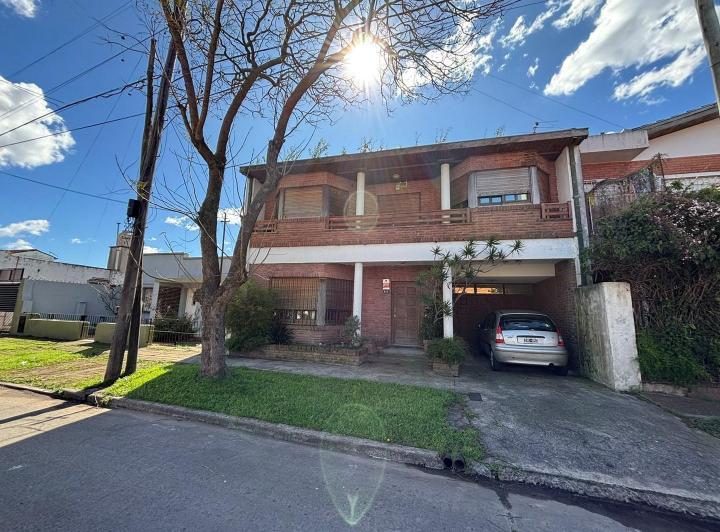 Casa · 320m² · 7 Ambientes