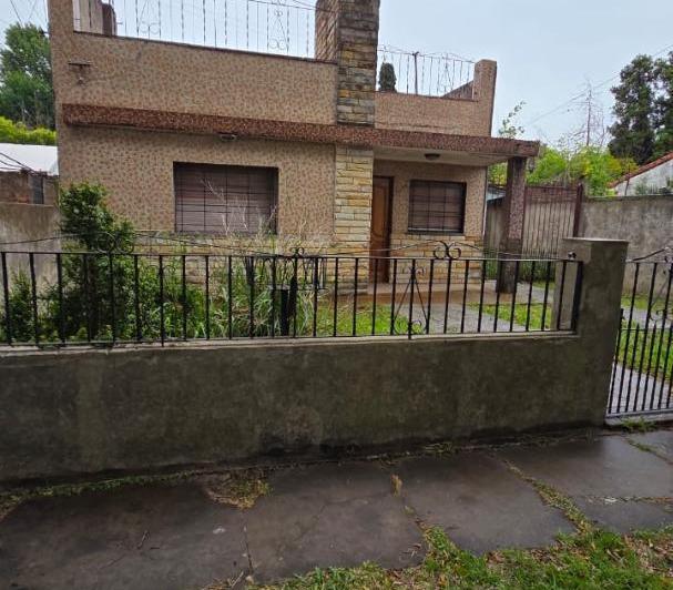 Casa · 122m² · 5 Ambientes · 2 Cocheras