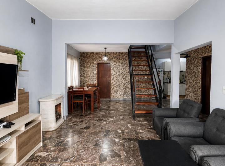 Casa · 155m² · 5 Ambientes · 2 Cocheras