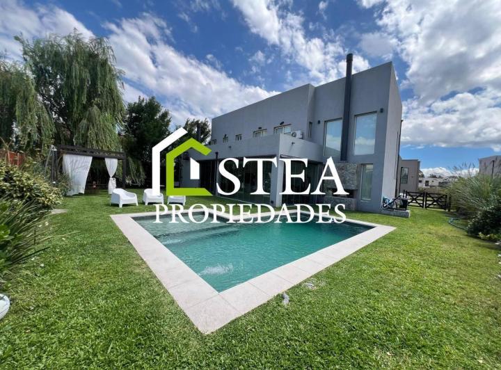 Casa · 280m² · 6 Ambientes · 2 Cocheras