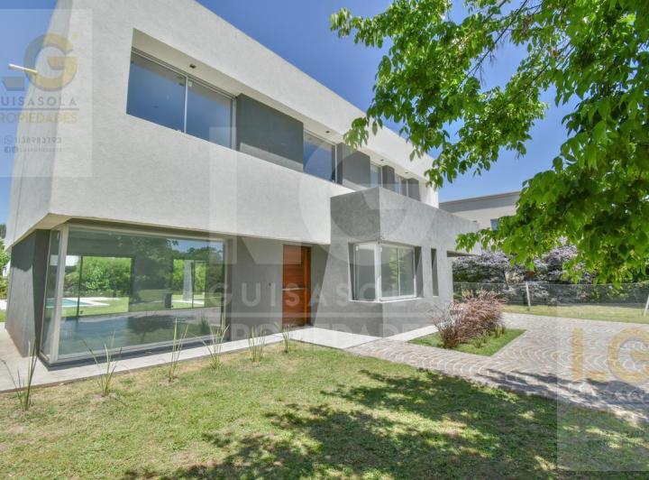 Casa · 265m² · 5 Ambientes · 2 Cocheras