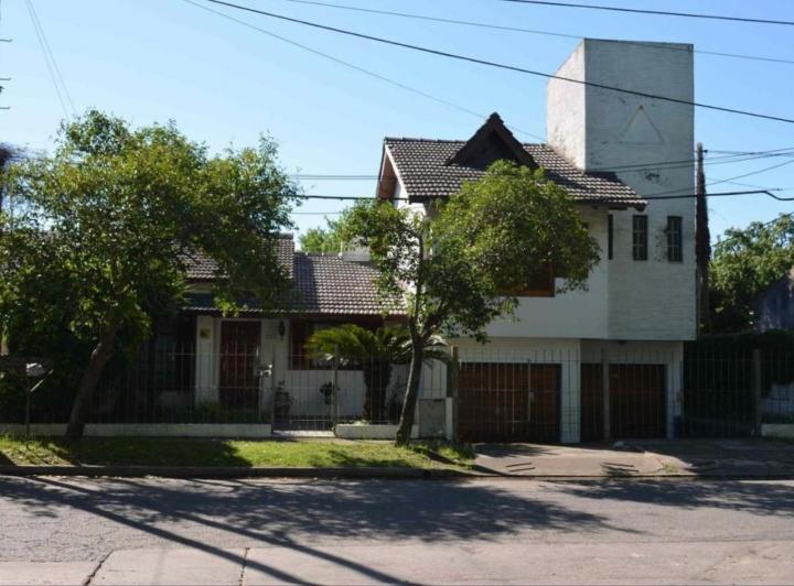 Casa · 240m² · 5 Ambientes